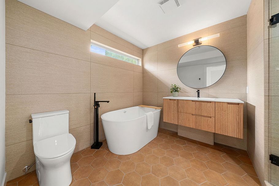 18 901 W 17th Street North Vancouver, BC - 24