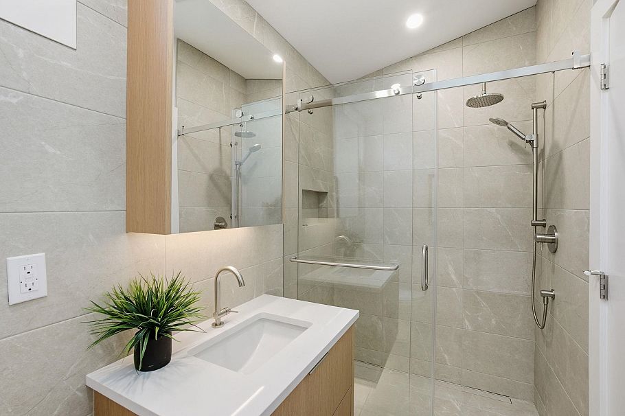 2 6141 Yew Street Vancouver, BC - 24