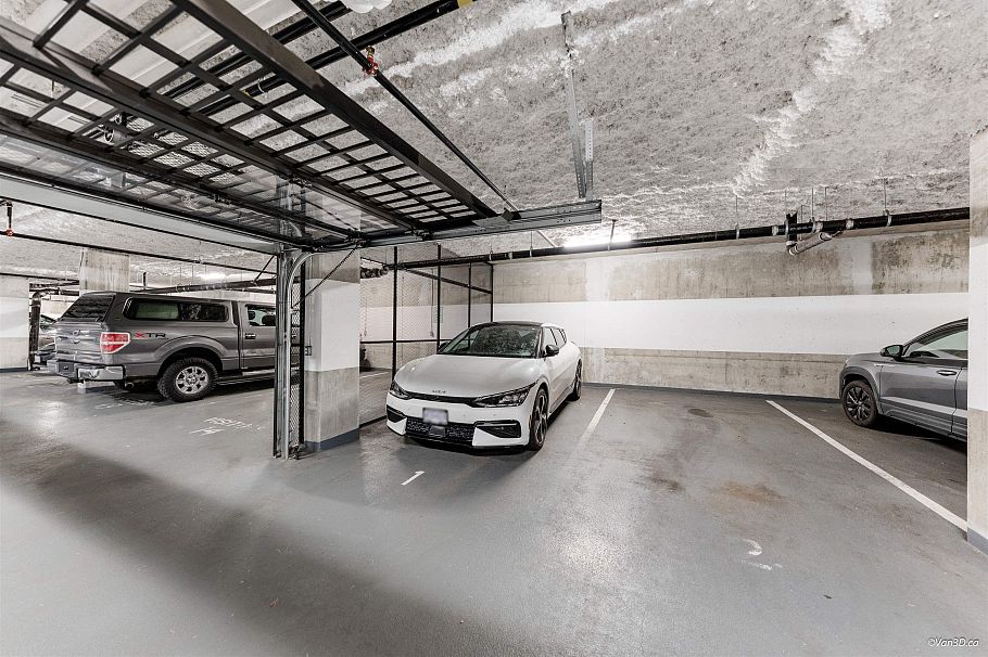 312 2632 Library Lane North Vancouver, BC - 25