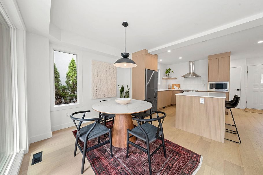 18 901 W 17th Street North Vancouver, BC - 12