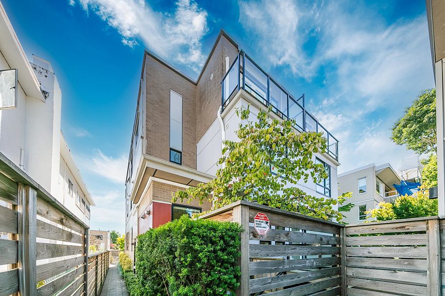 2431 W Broadway Street Vancouver, BC - 38