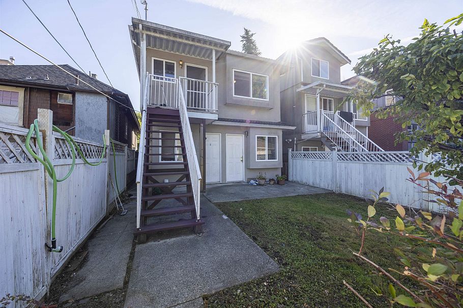 739 E 20th Avenue Vancouver, BC - 26
