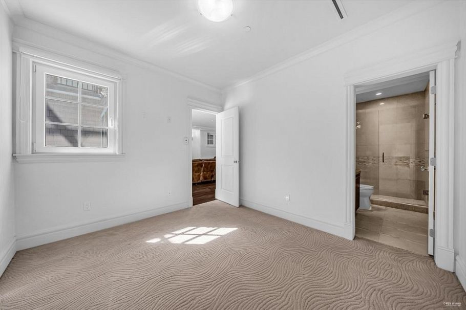 3176 W 35th Avenue Vancouver, BC - 32