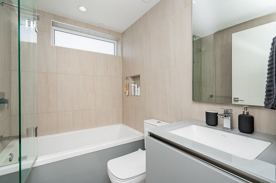 158 W Woodstock Avenue Vancouver, BC - 29