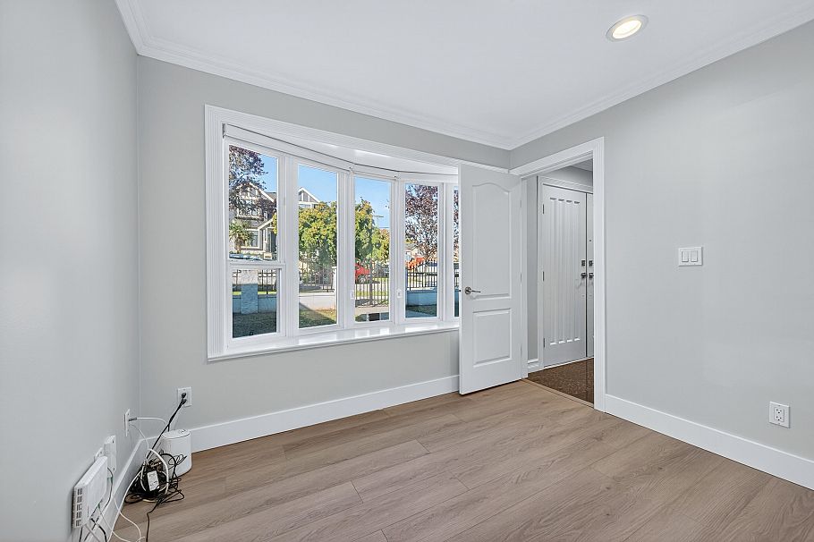 392 E 63rd Avenue Vancouver, BC - 29