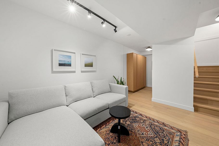 18 901 W 17th Street North Vancouver, BC - 34