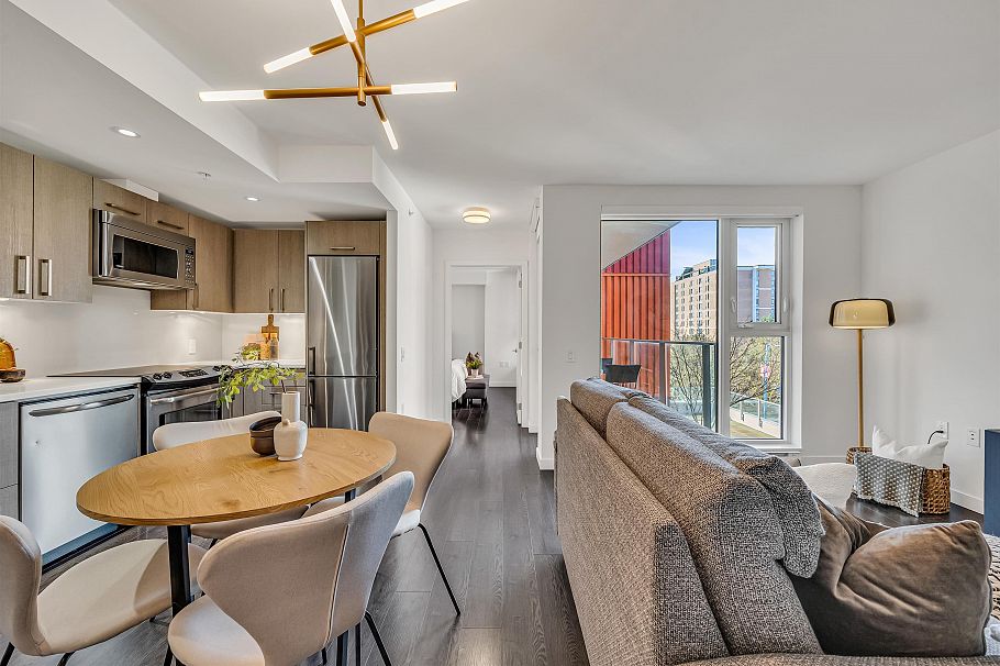 301 983 E Hastings Street Vancouver, BC - 1