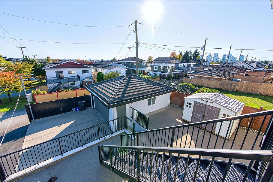 392 E 63rd Avenue Vancouver, BC - 12