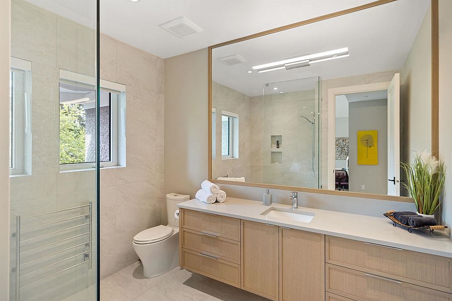 4172 Doncaster Way Vancouver, BC - 17