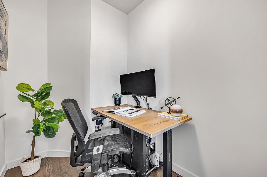 301 983 E Hastings Street Vancouver, BC - 9