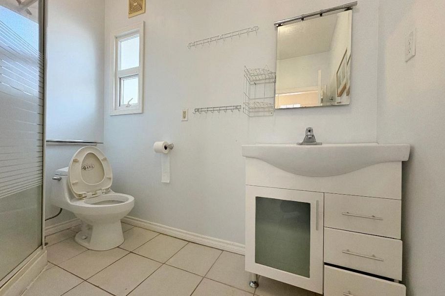 3034 Glen Drive Vancouver, BC - 14