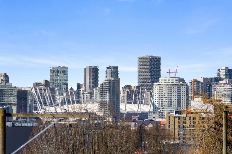 2558 Dundas Street Vancouver, BC - 26