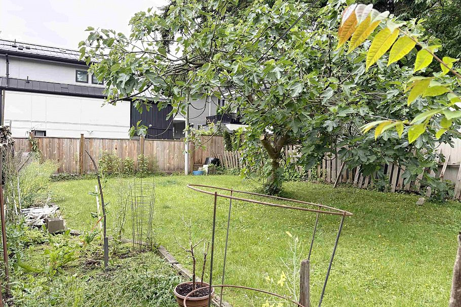 3034 Glen Drive Vancouver, BC - 3