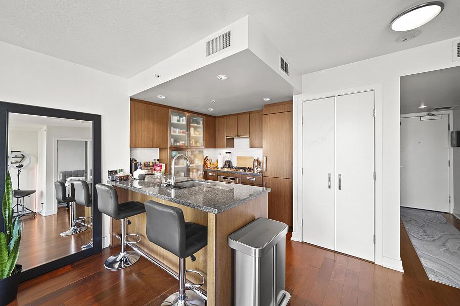 1708 1055 Richards Street Vancouver, BC - 14