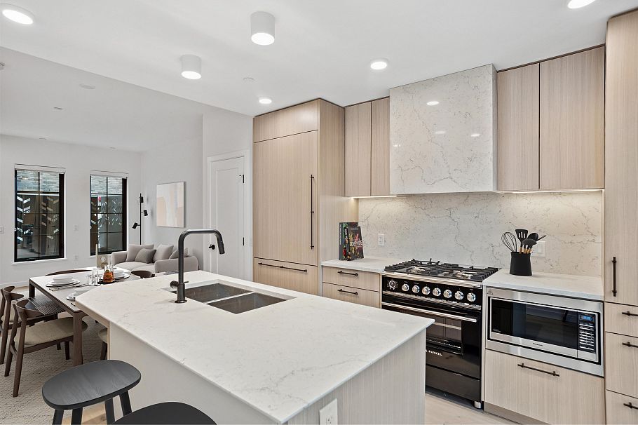 197 W King Edward Ave Street Vancouver, BC - 2