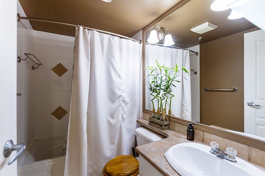 210 1989 Dunbar Street Vancouver, BC - 11