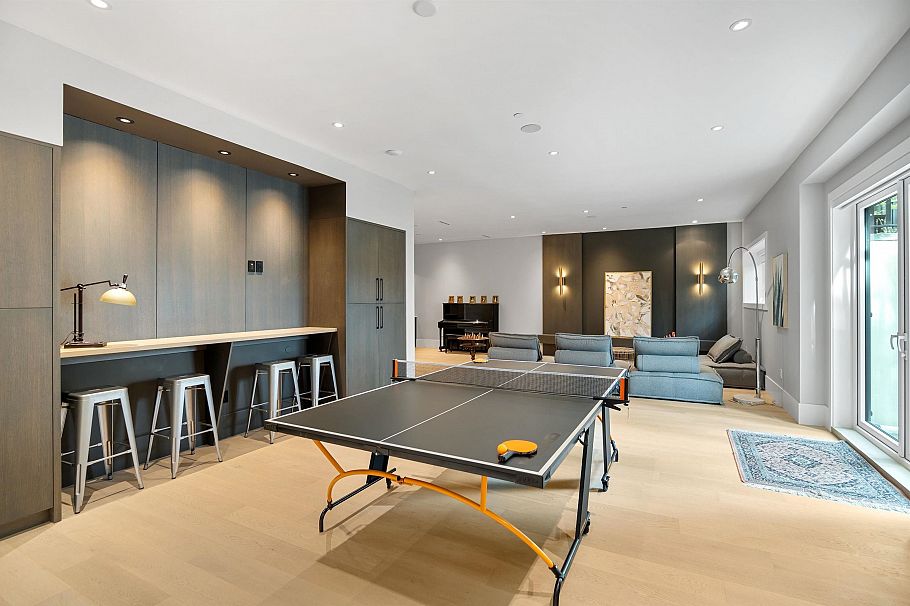 4172 Doncaster Way Vancouver, BC - 20