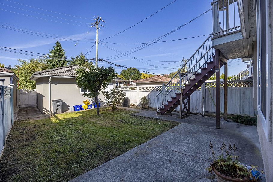 739 E 20th Avenue Vancouver, BC - 30