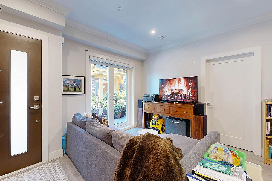 38 7567 Oak Street Vancouver, BC - 16