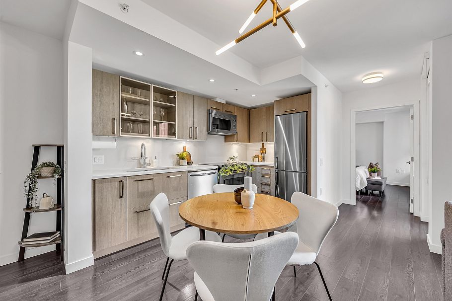 301 983 E Hastings Street Vancouver, BC - 3