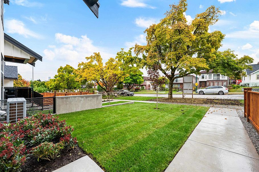 1 3065 Charles Street Vancouver, BC - 6