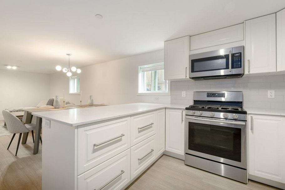 5051 Sherbrooke Street Vancouver, BC - 25