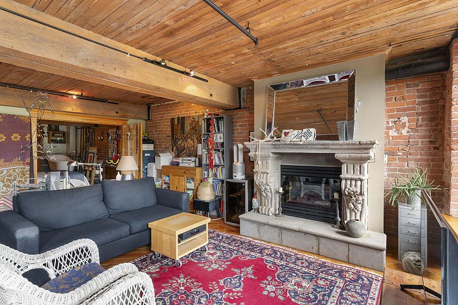 301 41 Alexander Street Vancouver, BC - 4