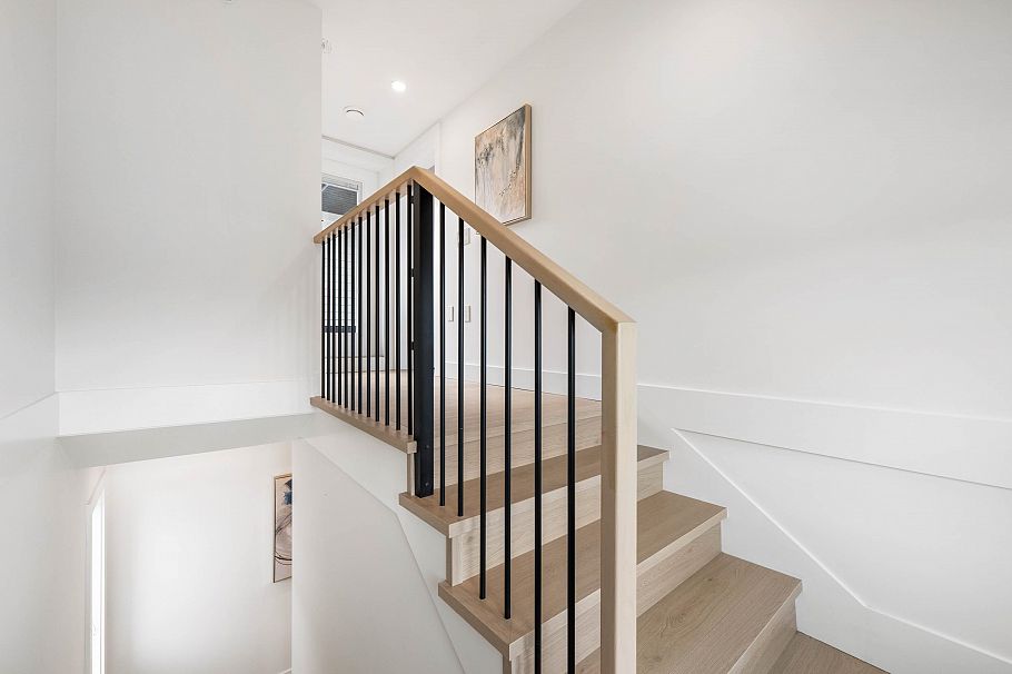 3 3065 Charles Street Vancouver, BC - 25