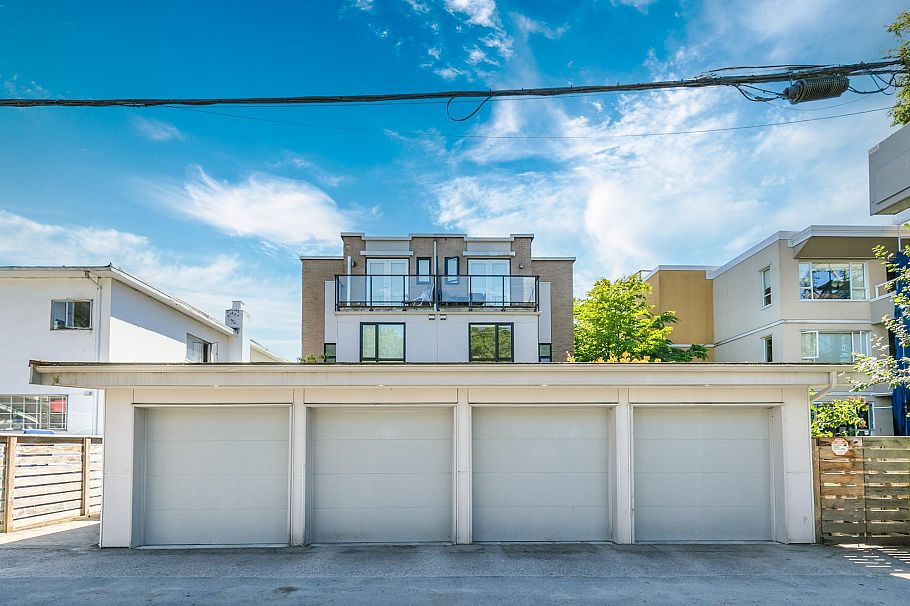 2431 W Broadway Street Vancouver, BC - 39