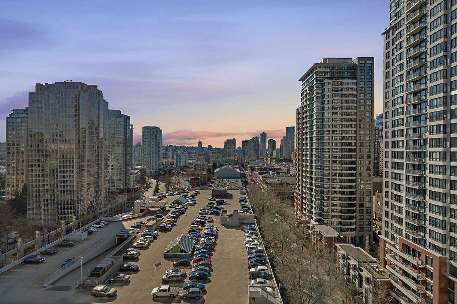 1201 888 Hamilton Street Vancouver, BC - 4