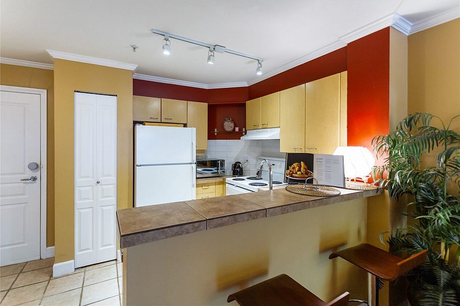 210 1989 Dunbar Street Vancouver, BC - 6