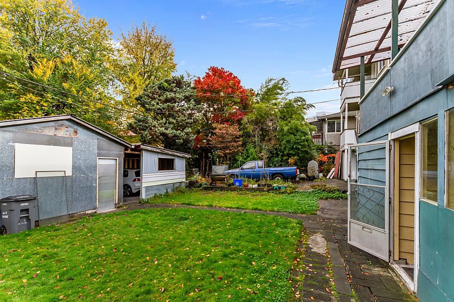 1615 Adanac Street Vancouver, BC - 27