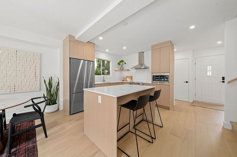 18 901 W 17th Street North Vancouver, BC - 31