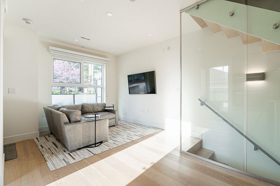 158 W Woodstock Avenue Vancouver, BC - 5