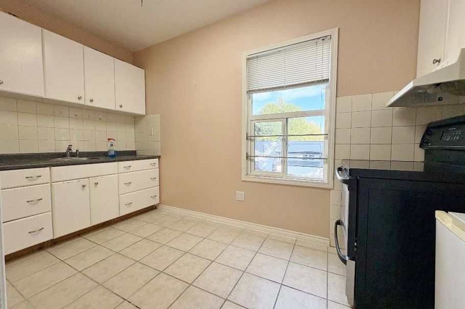 3034 Glen Drive Vancouver, BC - 12