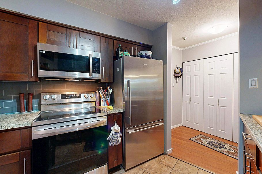 201 2222 Prince Edward Street Vancouver, BC - 3