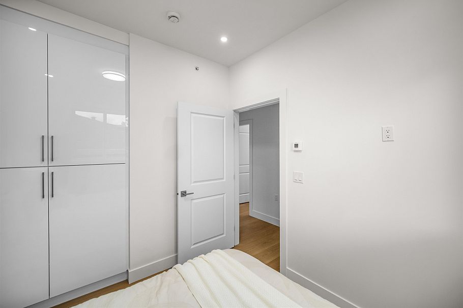 2076 E 50th Avenue Vancouver, BC - 16