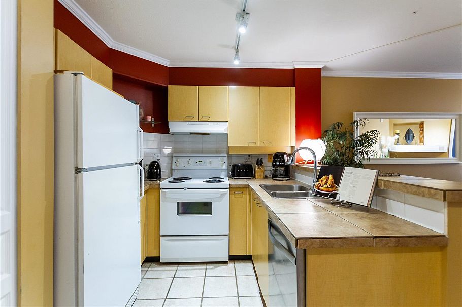 210 1989 Dunbar Street Vancouver, BC - 8