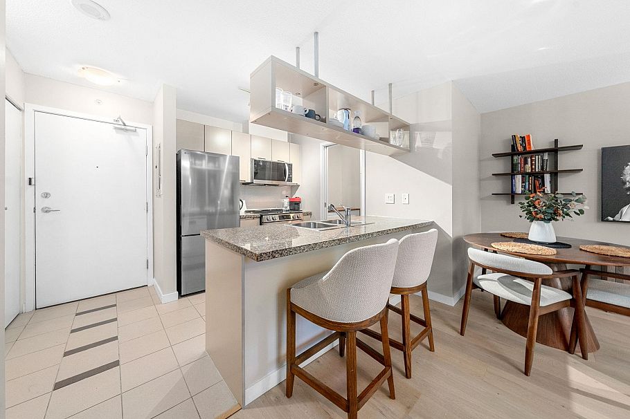 305 1082 Seymour Street Vancouver, BC - 4