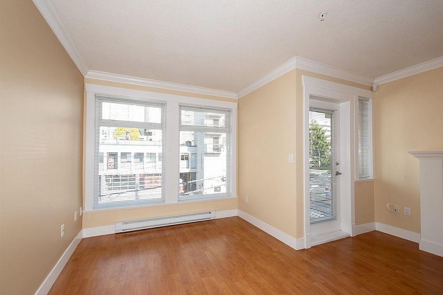 304 152 E 12th Street North Vancouver, BC - 3