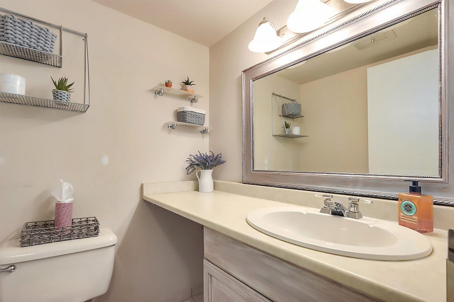 208 2016 Fullerton Avenue North Vancouver, BC - 17