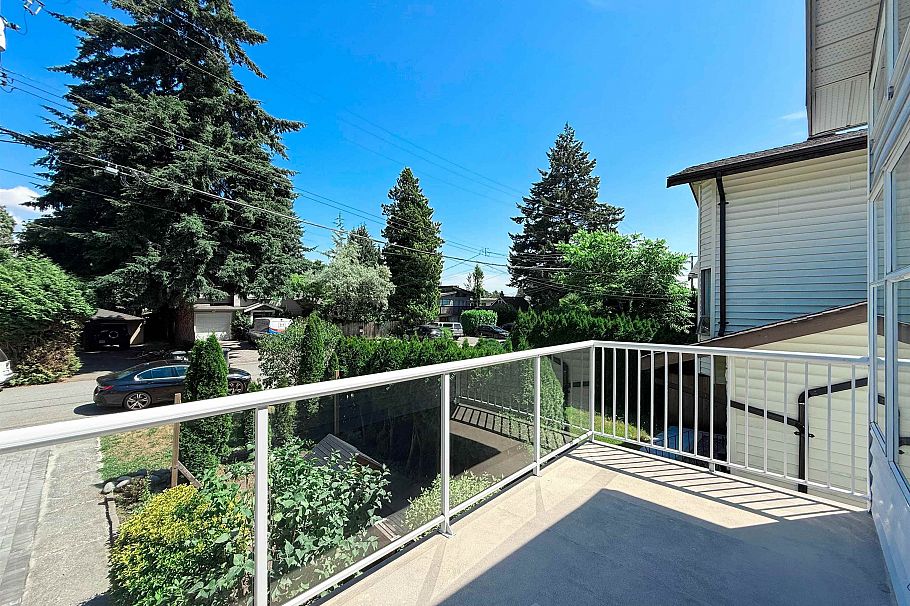 1717 Tatlow Avenue North Vancouver, BC - 9