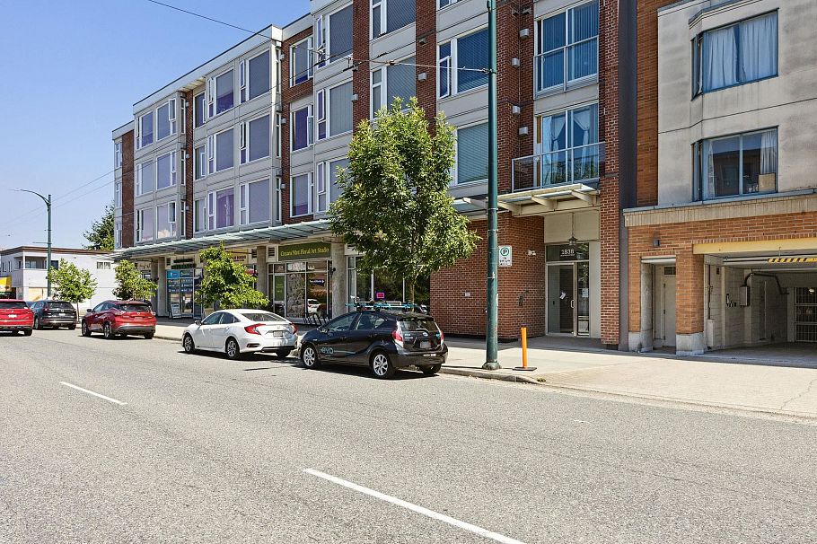 212 1838 Renfrew Street Vancouver, BC - 3