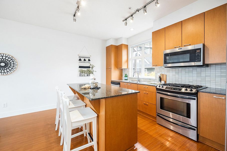 2276 St. George Street Vancouver, BC - 5
