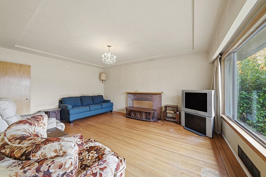 5878 Argyle Street Vancouver, BC - 5