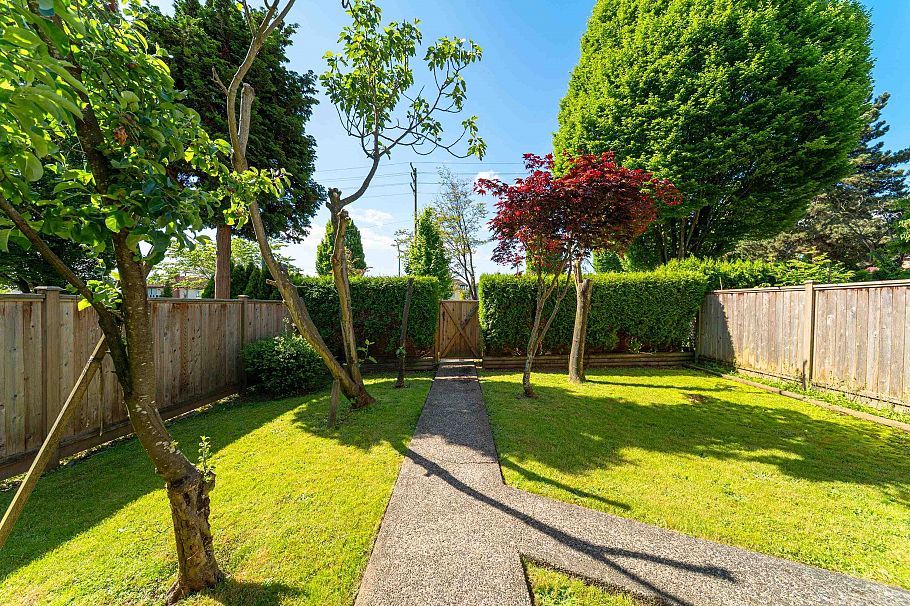 3089 E 1st Avenue Vancouver, BC - 5