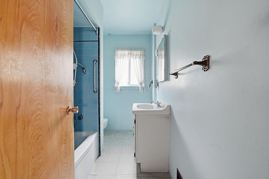 5878 Argyle Street Vancouver, BC - 9