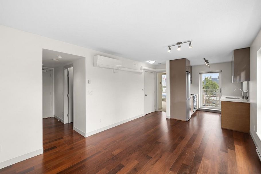 307 1808 W 3rd Avenue Vancouver, BC - 4