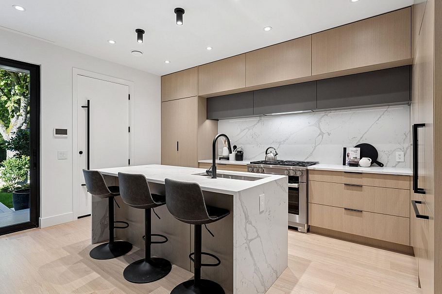 1 3036 W 14th Avenue Vancouver, BC - 5