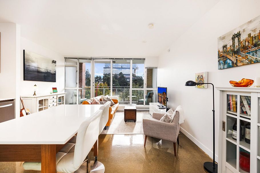 318 221 Union Street Vancouver, BC - 5